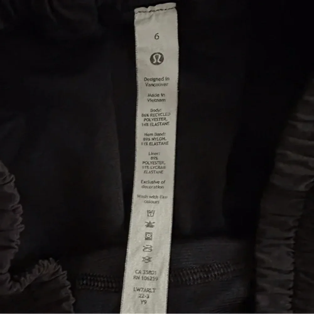 Lululemon Black Women's Hotty Hot Short Long 4” Size 6 W7ARLT - Picture 4 of 15